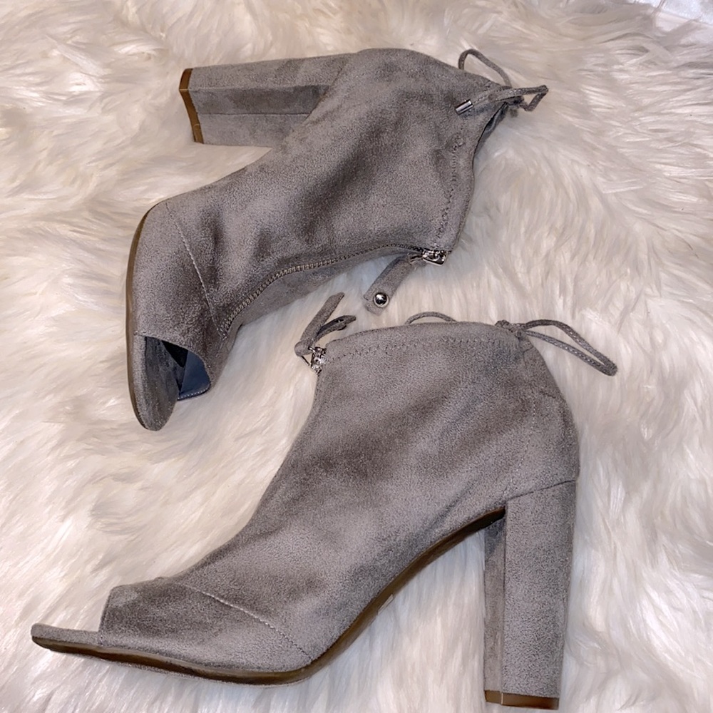 G by Guess Gray Suede Shoes! Size 11